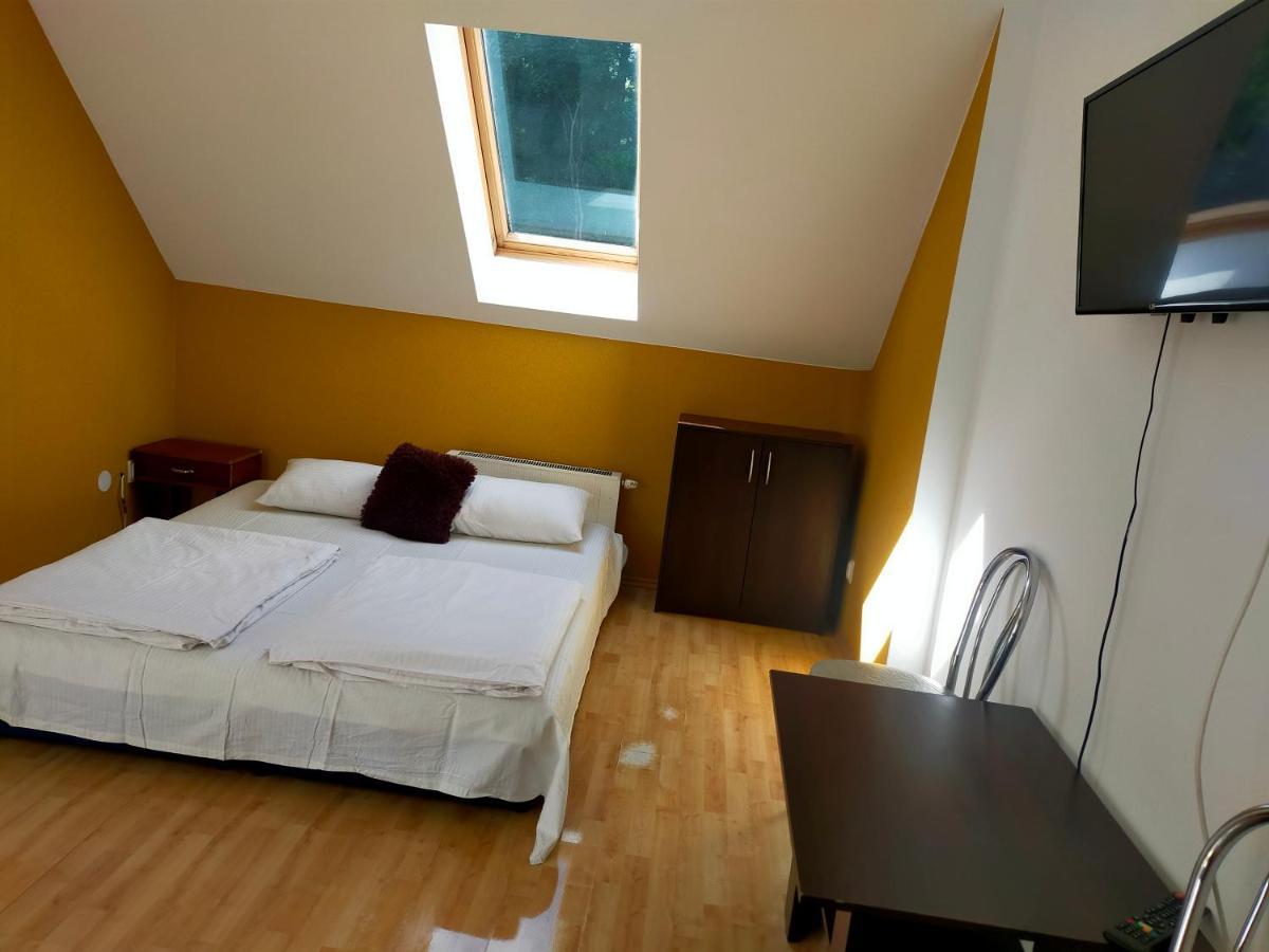 Hostel Madeira Гданьск Экстерьер фото