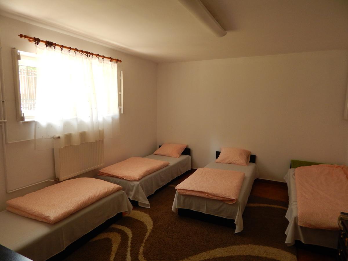 Hostel Madeira Гданьск Экстерьер фото